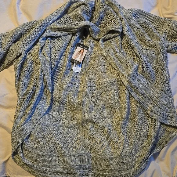 NWT Charlie Paige Shrug - Picture 2 of 4
